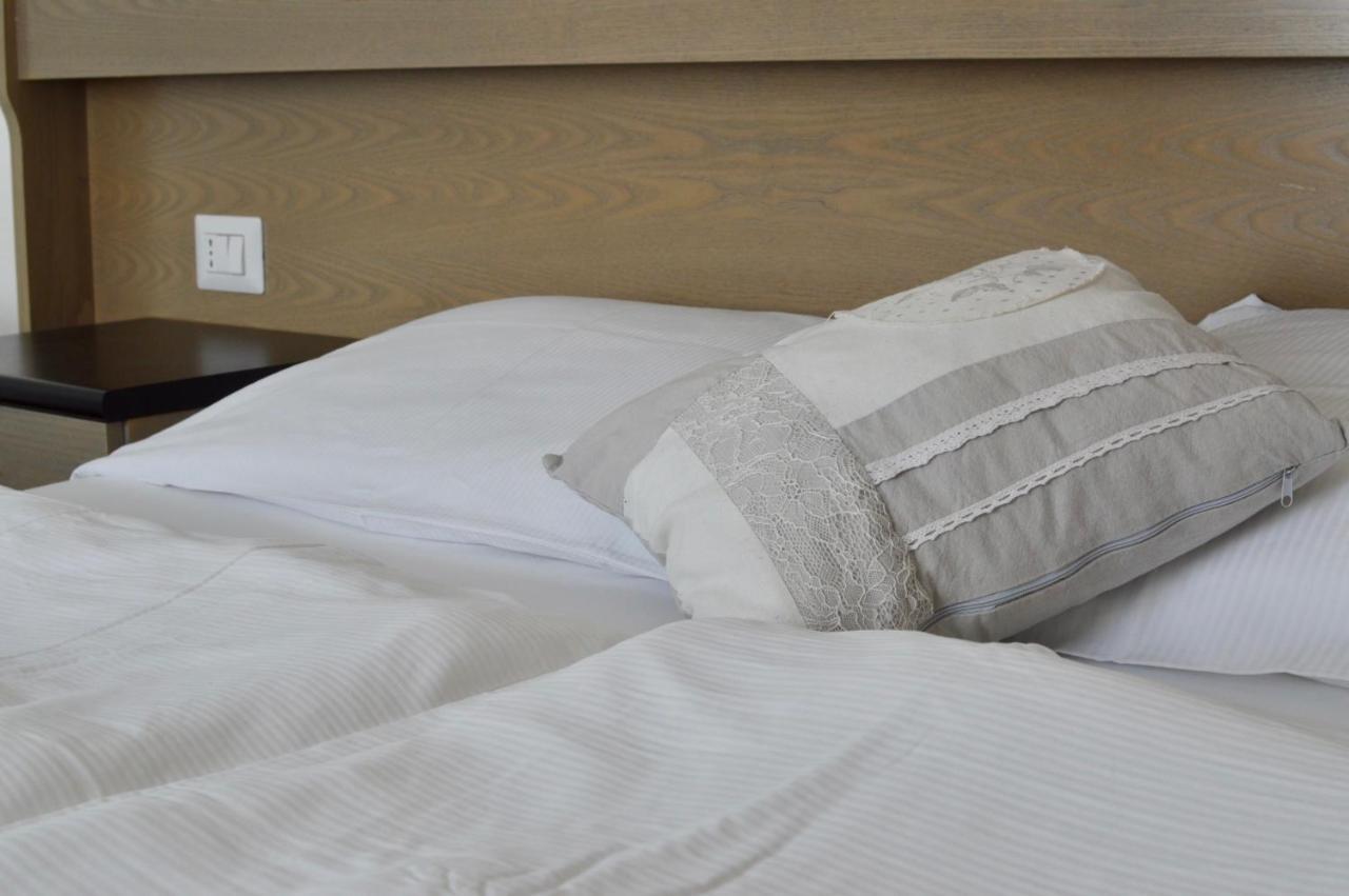 Hotel Scoiattolo バゼルガ・ディ・ピネ エクステリア 写真