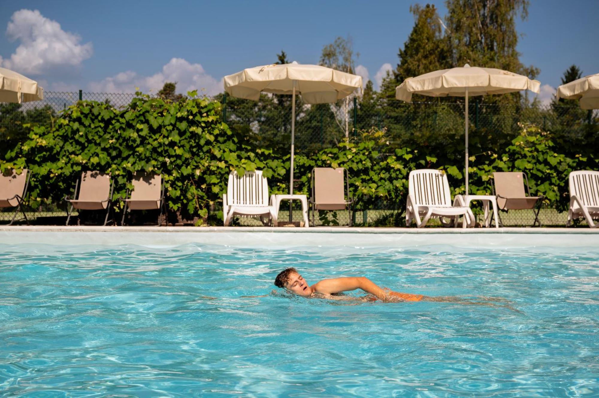 Hotel Scoiattolo バゼルガ・ディ・ピネ エクステリア 写真