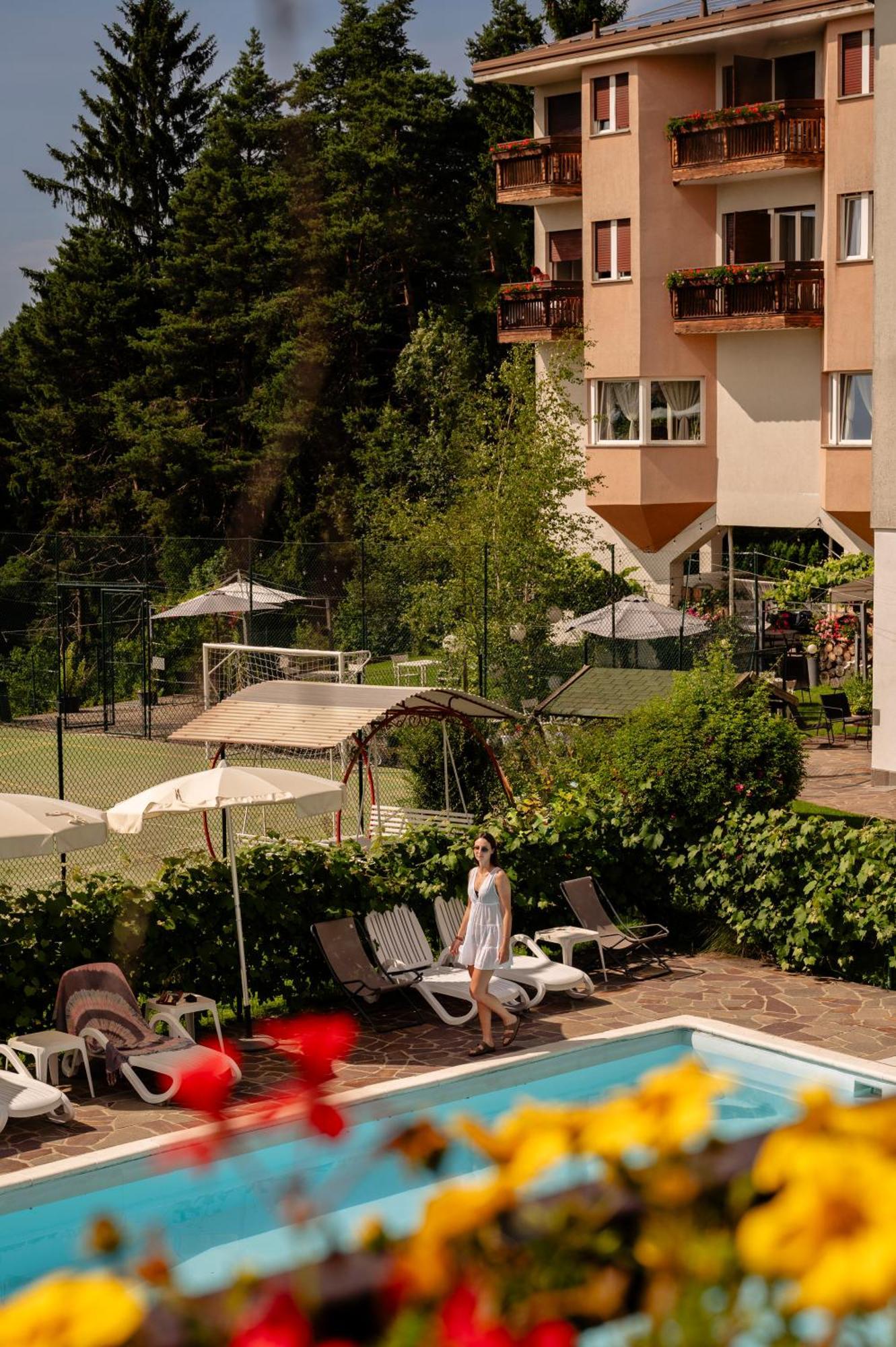 Hotel Scoiattolo バゼルガ・ディ・ピネ エクステリア 写真